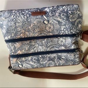 ⚡️Sakroots Crossbody Handbag Ecofriendly Recycled Plastic ⚡️